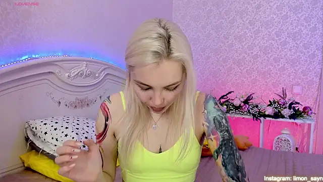 Snapshot of LillyMoure_ chatting on March 2025 02:56:02 AM LillyMoure online show from March 2025 02:56:02 AM