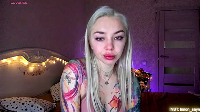 LillyMoure  online show from May 2026 11:51:02 PM