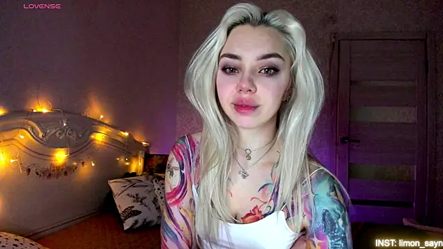 LillyMoure  online show from April 2026 11:38:02 PM