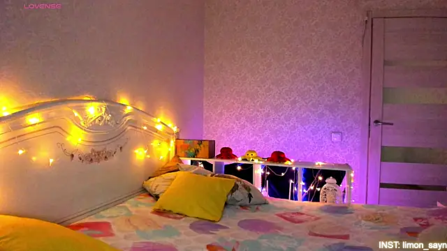 LillyMoure  online show from March 2026 11:18:02 PM