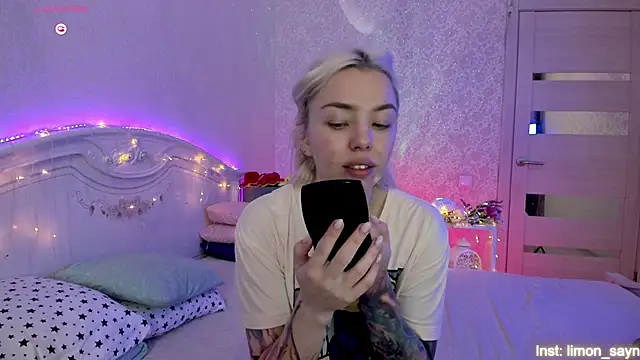 Snapshot of LillyMoure_ chatting on September 2025 11:38:02 PM LillyMoure online show from September 2025 11:38:02 PM