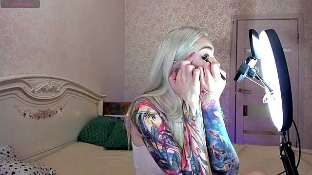 Snapshot of LillyMoure_ chatting on June 2026 11:06:01 PM LillyMoure online show from June 2026 11:06:01 PM