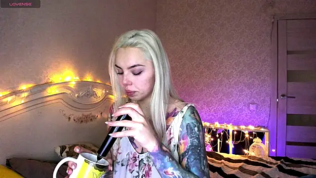 LillyMoure  online show from February 2026 10:42:02 PM