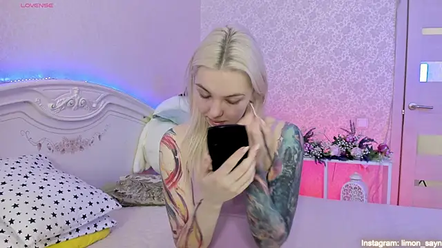 Snapshot of LillyMoure_ chatting on March 2025 12:27:01 AM LillyMoure online show from March 2025 12:27:01 AM