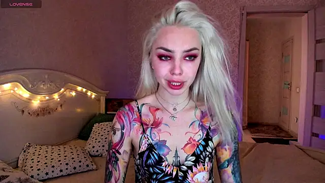 Snapshot of LillyMoure_ chatting on June 2026 02:19:02 AM LillyMoure online show from June 2026 02:19:02 AM