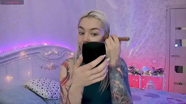 Snapshot of LillyMoure_ chatting on November 2025 02:26:01 AM LillyMoure online show from November 2025 02:26:01 AM