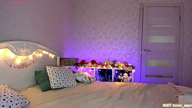LillyMoure  online show from May 2026 11:21:02 PM