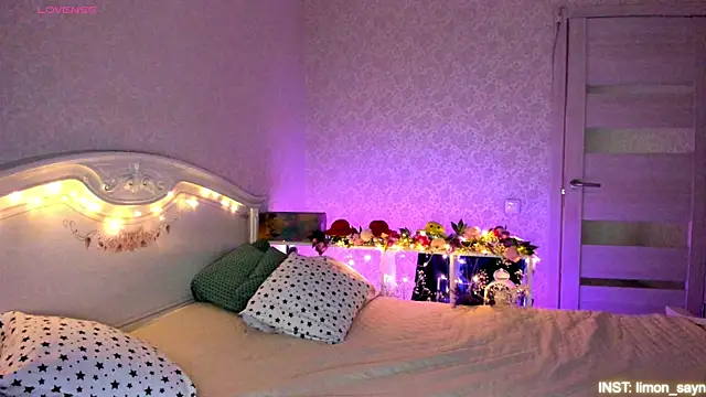 LillyMoure  online show from May 2026 11:31:01 PM