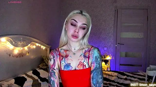 Snapshot of LillyMoure_ chatting on July 2026 11:16:02 PM LillyMoure online show from July 2026 11:16:02 PM