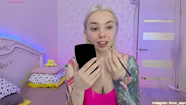 Snapshot of LillyMoure_ chatting on March 2025 11:45:02 PM LillyMoure online show from March 2025 11:45:02 PM