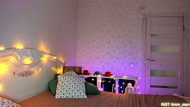 LillyMoure  online show from April 2026 11:30:02 PM