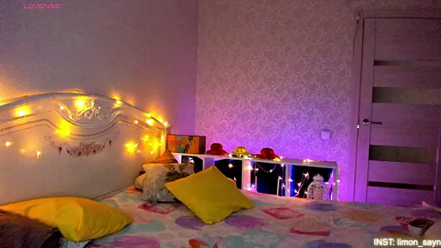 LillyMoure  online show from March 2026 11:38:01 PM