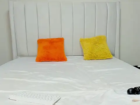 Snapshot of _heavenlysent chatting on December 2025 04:05:02 AM heavenlysent online show from December 2025 04:05:02 AM