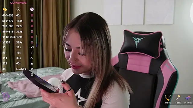 Fiona-Love online show from November 2025 04:33:02 PM