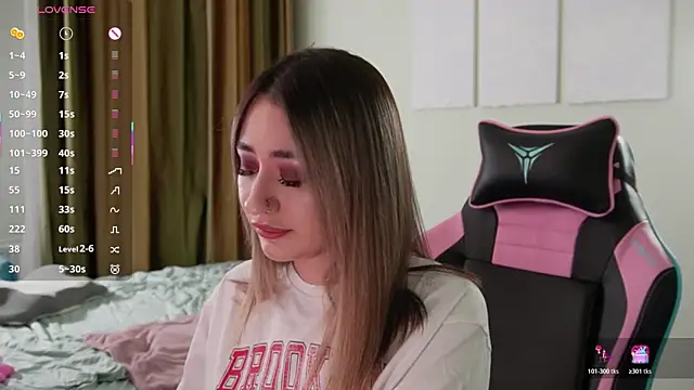 Fiona-Love online show from November 2025 03:27:01 PM