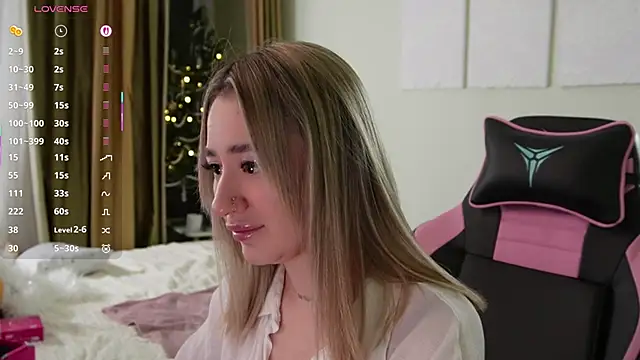 Fiona-Love online show from December 2025 05:27:02 PM