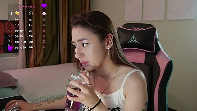Snapshot of Fiona-Love chatting on June 2026 05:45:01 PM Fiona-Love online show from June 2026 05:45:01 PM