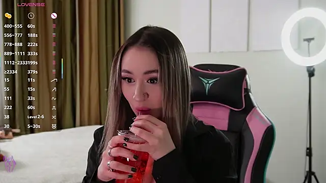 Fiona-Love online show from December 2025 04:30:01 PM