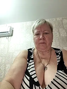 Snapshot of EffectFiona chatting on November 2025 01:43:02 AM EffectFiona online show from November 2025 01:43:02 AM