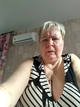 Snapshot of EffectFiona chatting on November 2025 05:03:01 AM EffectFiona online show from November 2025 05:03:01 AM