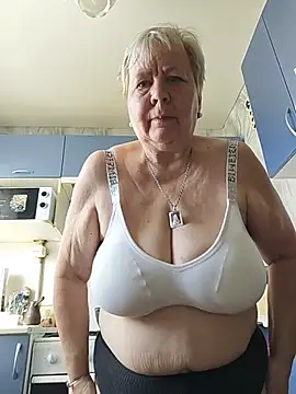 Snapshot of EffectFiona chatting on June 2026 03:48:02 AM EffectFiona online show from June 2026 03:48:02 AM