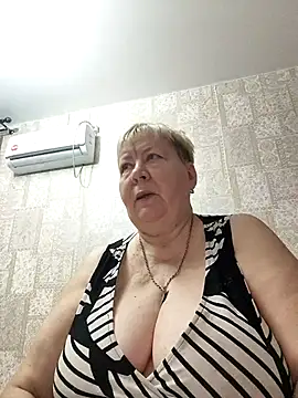 Snapshot of EffectFiona chatting on November 2025 01:44:02 AM EffectFiona online show from November 2025 01:44:02 AM