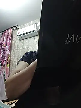 EffectFiona online show from April 2026 11:00:02 PM