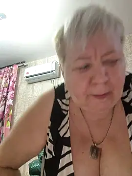 Snapshot of EffectFiona chatting on November 2025 03:11:01 AM EffectFiona online show from November 2025 03:11:01 AM