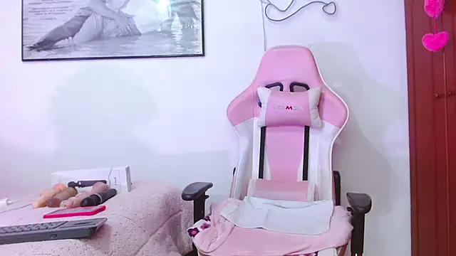 Amelie Rousell online show from December 2025 10:32:02 PM