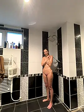 MaviePearl online show from October 2025 06:26:02 AM