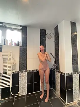 MaviePearl online show from October 2025 11:54:01 AM