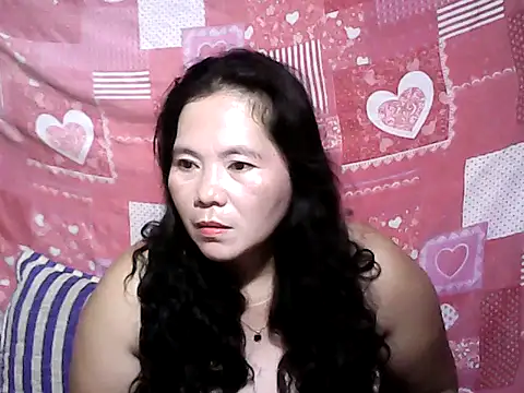 Snapshot of Cutehornywetmom chatting on June 2026 02:33:01 PM Cutehornywetmom online show from June 2026 02:33:01 PM