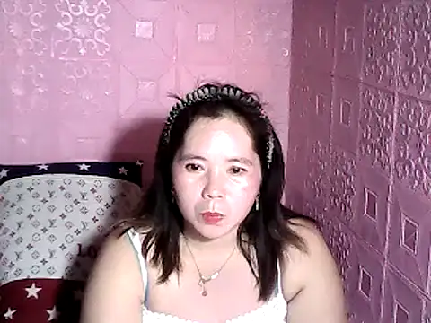 Snapshot of Cutehornywetmom chatting on January 2025 03:45:01 PM Cutehornywetmom online show from January 2025 03:45:01 PM