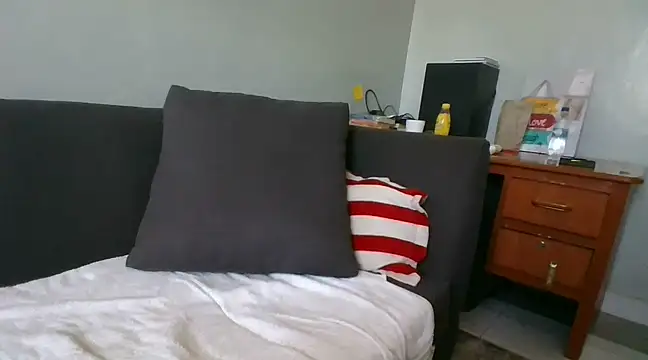 Prettybecs online show from February 2025 12:28:01 PM