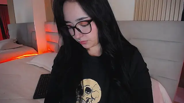 Snapshot of Miss_Loise chatting on April 2026 07:35:01 AM Miss Loise online show from April 2026 07:35:01 AM