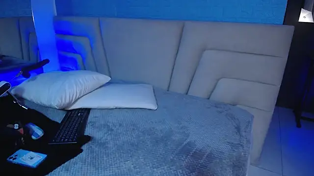 Miss Loise online show from October 2025 04:02:02 AM