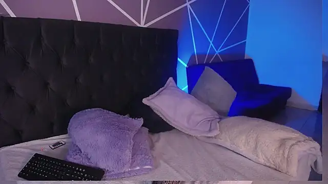 Miss Loise online show from March 2025 07:04:01 PM