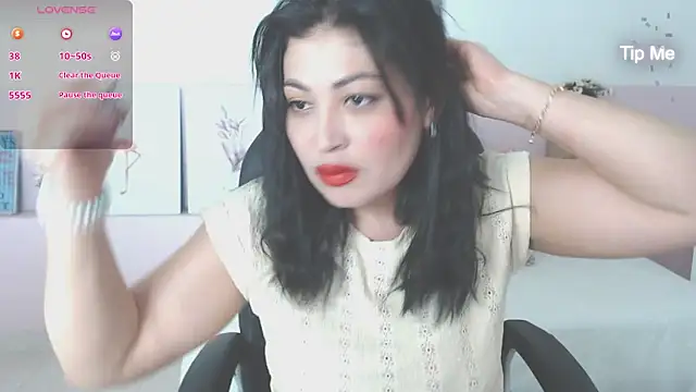 Snapshot of sophia_hadid chatting on November 2025 07:50:02 PM sophia hadid online show from November 2025 07:50:02 PM