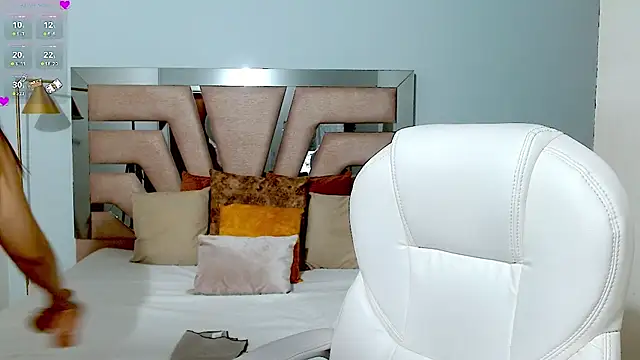 Snapshot of sophia_hadid chatting on January 2025 07:18:01 PM sophia hadid online show from January 2025 07:18:01 PM