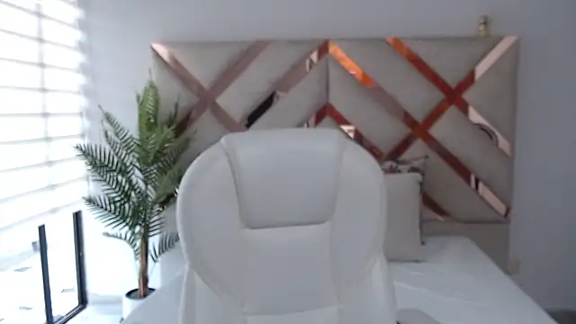 Snapshot of sophia_hadid chatting on March 2025 03:09:01 PM sophia hadid online show from March 2025 03:09:01 PM