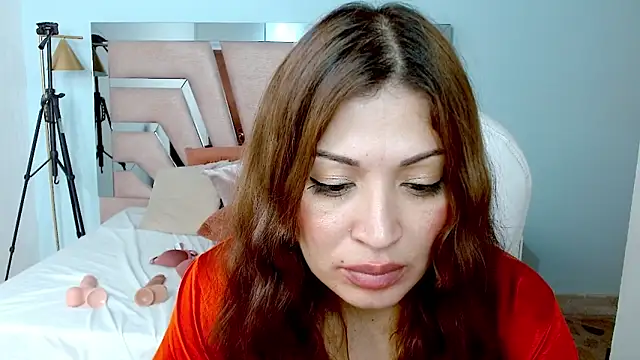 Snapshot of sophia_hadid chatting on January 2025 07:50:02 PM sophia hadid online show from January 2025 07:50:02 PM