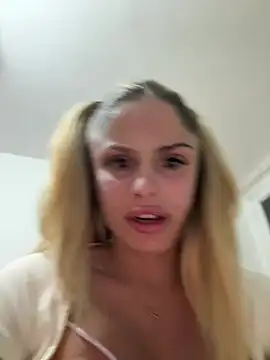 Snapshot of BritneyDimond chatting on December 2024 02:27:02 PM BritneyDimond online show from December 2024 02:27:02 PM