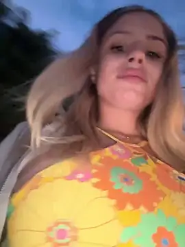 Snapshot of BritneyDimond chatting on December 2024 06:38:02 PM BritneyDimond online show from December 2024 06:38:02 PM