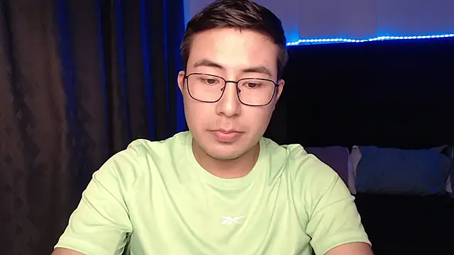 andrewmhilton  online show from April 2026 05:12:01 AM