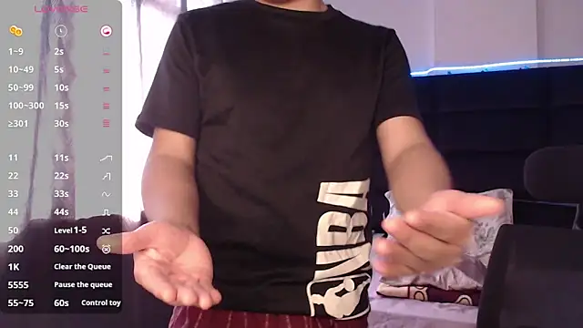 andrewmhilton  online show from November 2025 07:07:01 PM