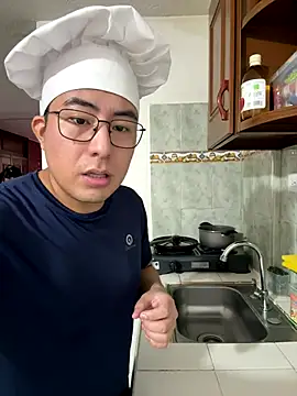 andrewmhilton  online show from December 2025 05:55:02 PM