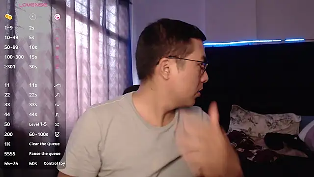 andrewmhilton  online show from November 2025 06:23:01 PM