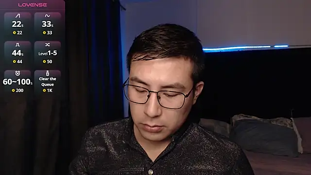 andrewmhilton  online show from December 2025 06:39:03 AM