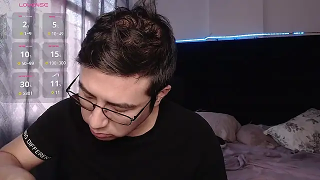 andrewmhilton  online show from January 2026 04:57:02 PM