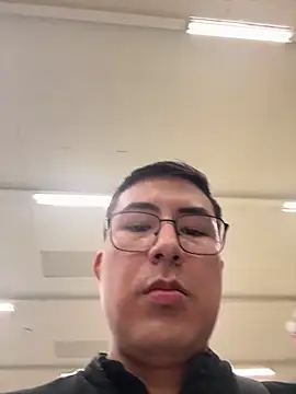 andrewmhilton  online show from March 2026 10:08:02 PM